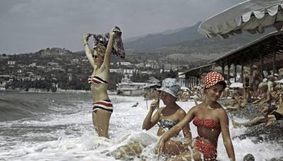 Прикрепленное изображение: отдых на пляжах Гурзуфа 1963  Владимир Акимов РИА Новости-1021x580.jpg